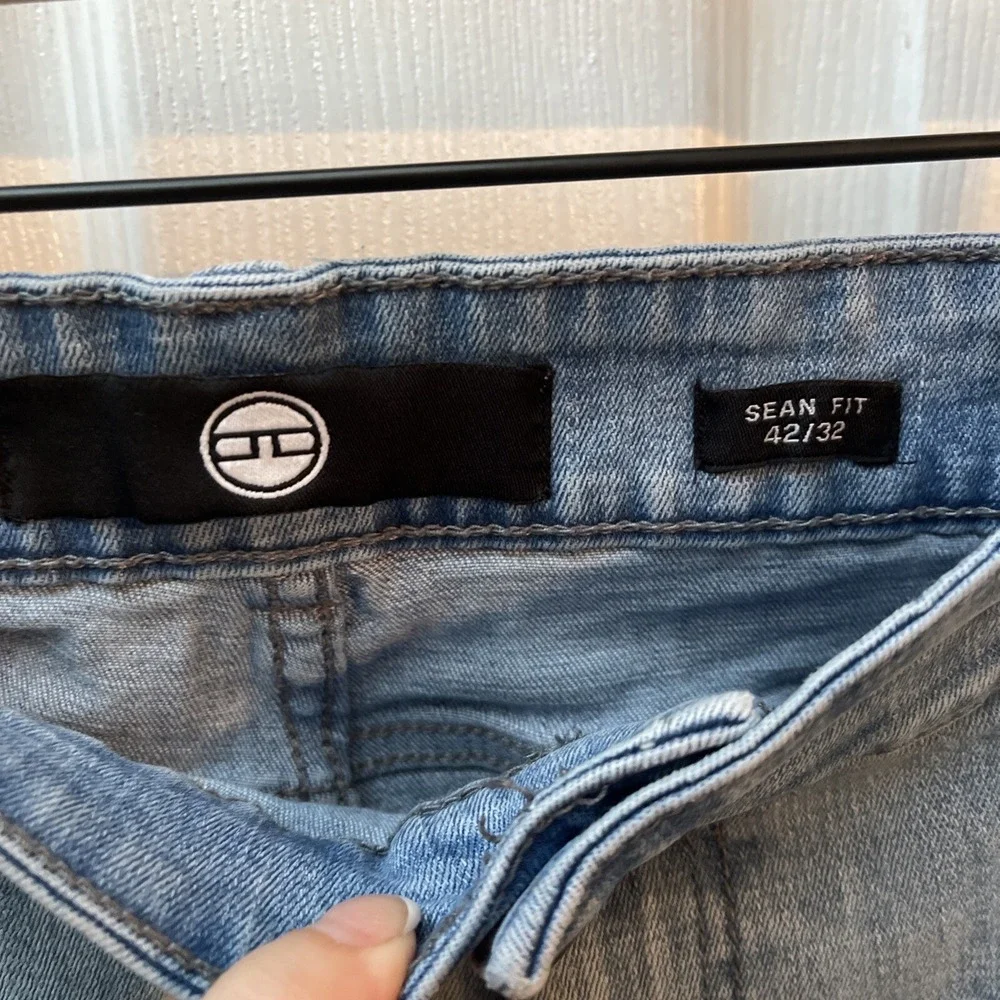 Jordan Craig Sean Fit Distressed Rip Light‎ Wash Denim Jeans 42x32 JM3399